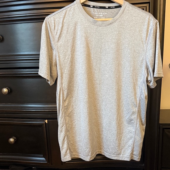 tek gear Other - Tek Gear Gray Short Sleeve Tee